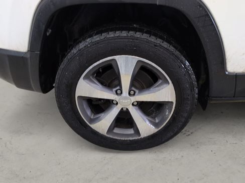 Used 2020 Jeep Cherokee Limited AWD/4WD image 11
