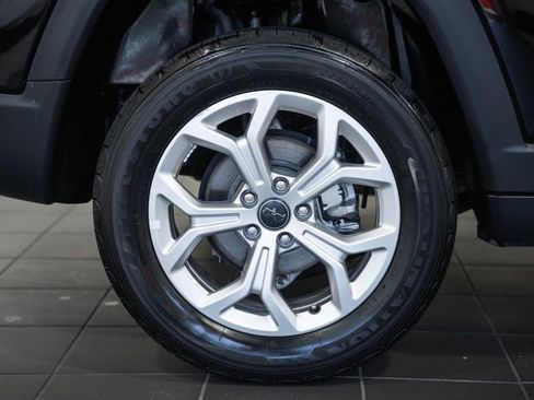 Certified 2025 Jeep Compass Latitude w/ Sun & Sound Group AWD/4WD image 23