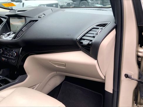 Certified 2018 Ford Escape SE w/ Ford Safe & Smart Package AWD/4WD image 17