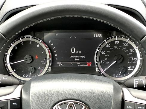 Used 2024 Toyota Highlander LE AWD/4WD image 25