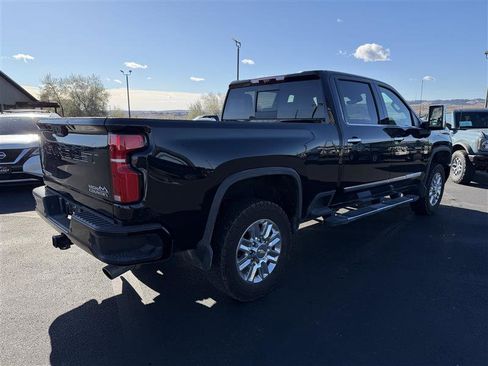 Used 2024 Chevrolet Silverado 3500 High Country w/ High Country Premium Package image 7