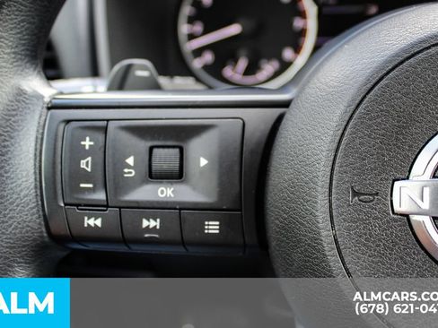 Used 2024 Nissan Rogue S FWD image 27