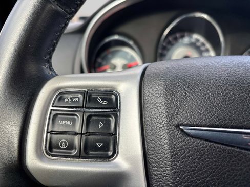 Used 2011 Chrysler 200 Limited image 19