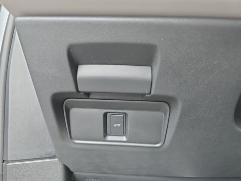 Used 2025 Land Rover Range Rover Evoque S image 26