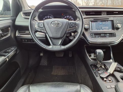 Used 2017 Toyota Avalon XLE image 3