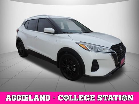 Used 2023 Nissan Kicks SV FWD image 3