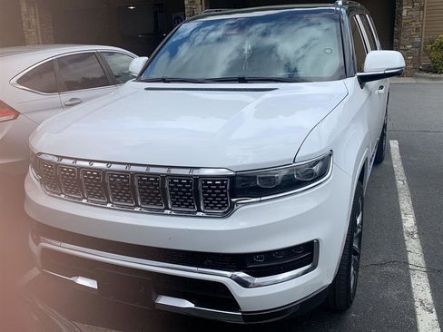 Used 2022 Jeep Grand Wagoneer Series III w/ Flexible Seating Group image 18