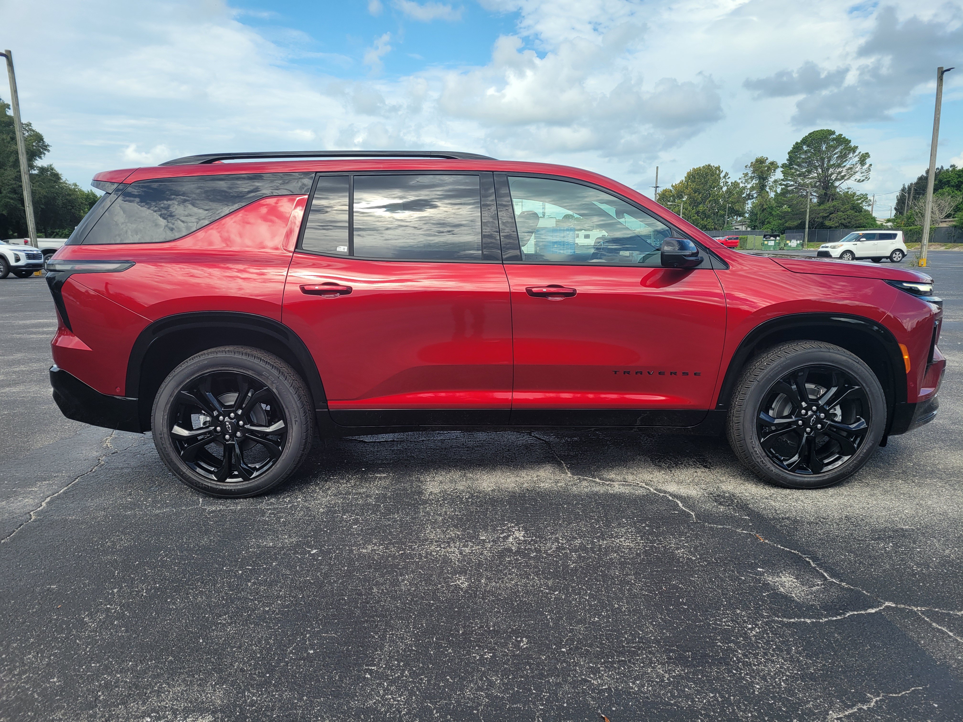 New 2027 Chevrolet Traverse RS w/ LPO, Floor Liner Package FWD image 4