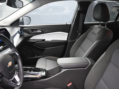 Used 2025 Chevrolet Trax LT w/ LT Convenience Package image 22