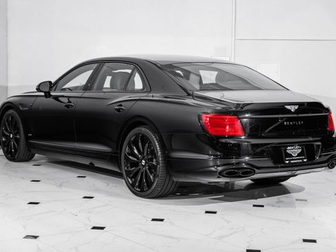 Certified 2022 Bentley Flying Spur V8 image 3