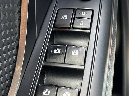 Used 2019 Toyota C-HR LE FWD image 23