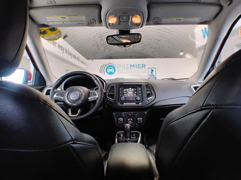 Used 2018 Jeep Compass Latitude image 29