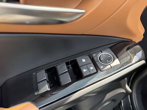 Used 2025 Lexus IS 350 F Sport RWD image 27