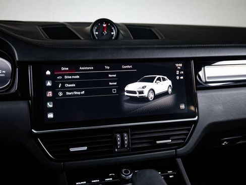 Certified 2023 Porsche Cayenne Platinum Edition AWD/4WD image 18