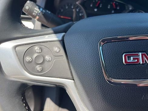 Used 2023 GMC Acadia SLT FWD image 18