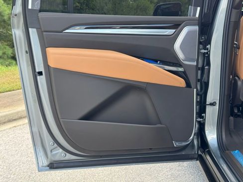 New 2026 Cadillac Escalade ESV Luxury w/ Touring Package image 21