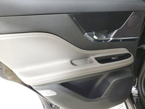 Used 2023 Lincoln Corsair AWD image 9