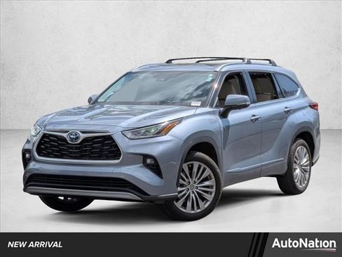 Used 2023 Toyota Highlander Platinum image 1
