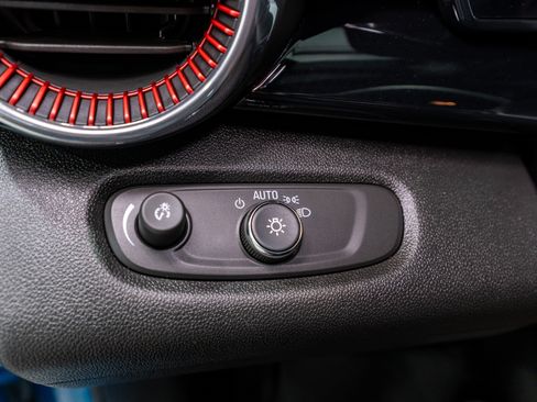 Used 2025 Chevrolet Trax RS FWD image 29