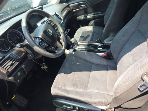 Used 2017 Honda Accord EX image 3
