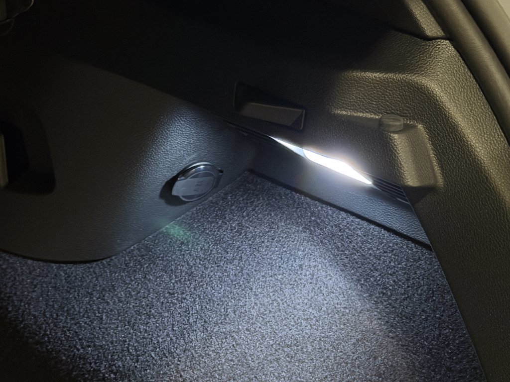 New 2026 Volkswagen GTI SE FWD image 29