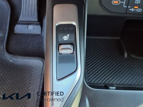 Certified 2025 Kia Sorento S image 6