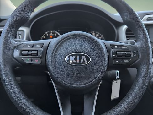 Used 2017 Kia Sorento L FWD image 12