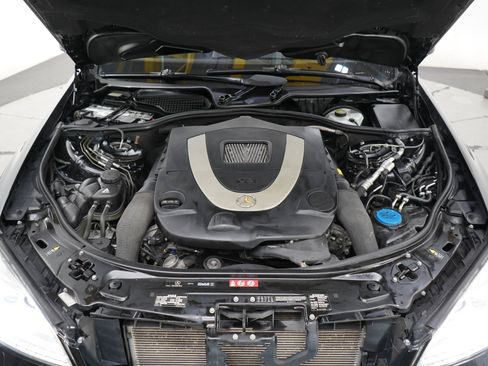 Used 2011 Mercedes-Benz S 550 4MATIC image 30