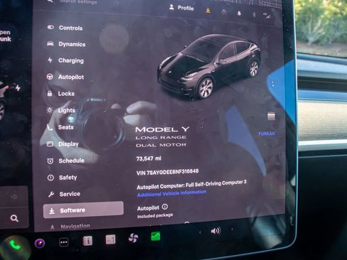 Used 2022 Tesla Model Y Long Range image 20