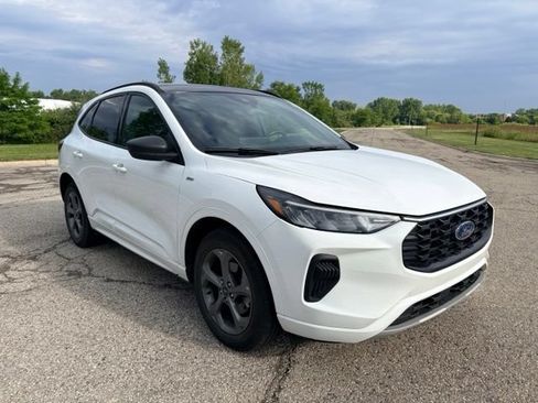 Used 2023 Ford Escape ST-Line w/ Tech Pack #1 AWD/4WD image 7