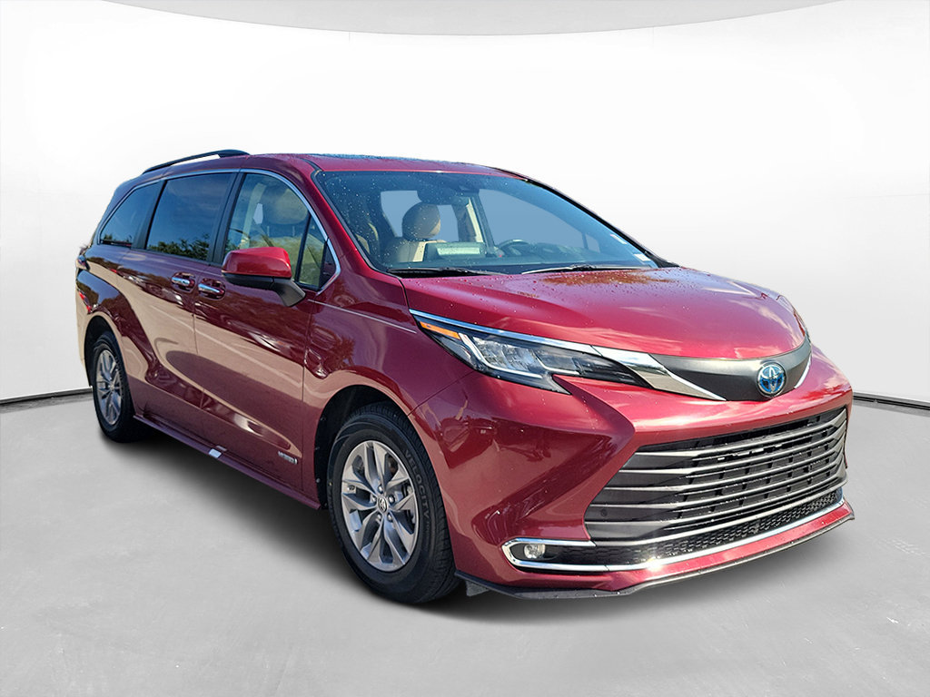Certified 2021 Toyota Sienna XLE FWD image 3