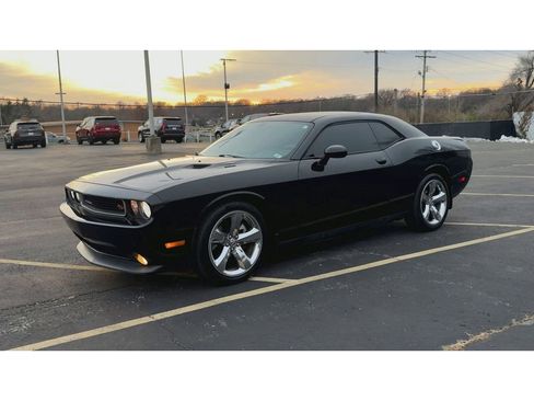 Used 2014 Dodge Challenger R/T image 4