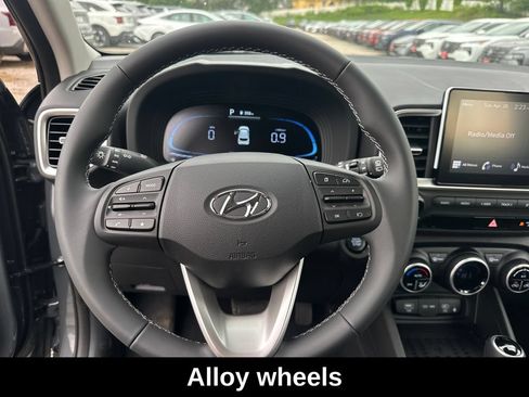 Used 2026 Hyundai Venue SEL FWD image 15