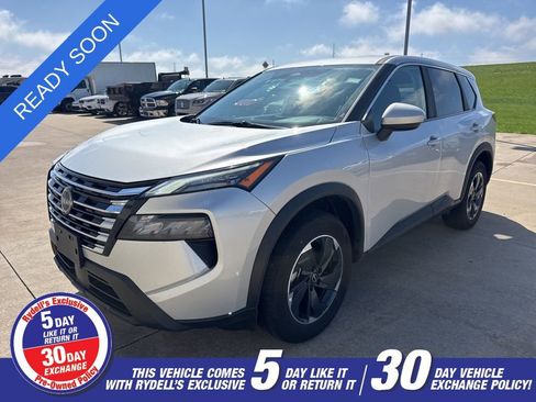 Used 2025 Nissan Rogue SV image 1