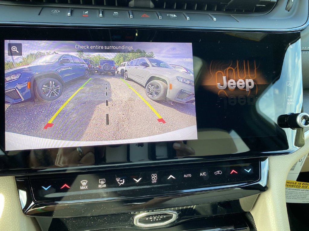 New 2027 Jeep Grand Cherokee Limited AWD/4WD image 11