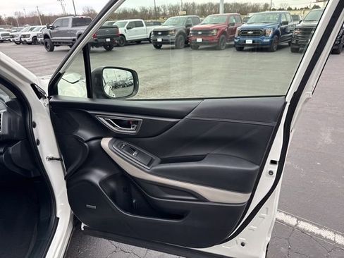 Used 2023 Subaru Forester Limited image 37