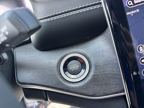 Used 2024 Jeep Grand Cherokee Limited image 17