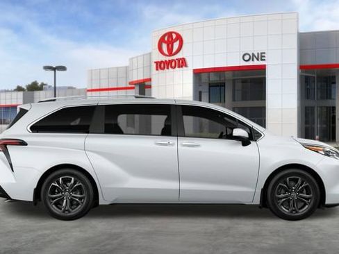 New 2026 Toyota Sienna Platinum image 13