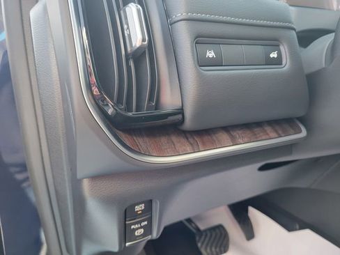 New 2025 Nissan Armada SL w/ Captain's Chari Seat Package image 17