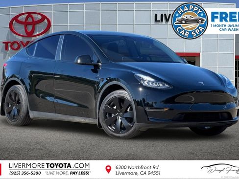 Used 2022 Tesla Model Y Long Range AWD/4WD image 1