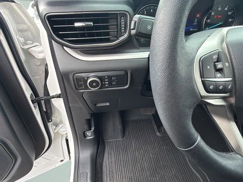 Used 2024 Ford Explorer XLT w/ Equipment Group 202A image 18