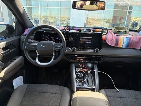 Used 2024 Chevrolet Colorado ZR2 w/ Technology Package image 12