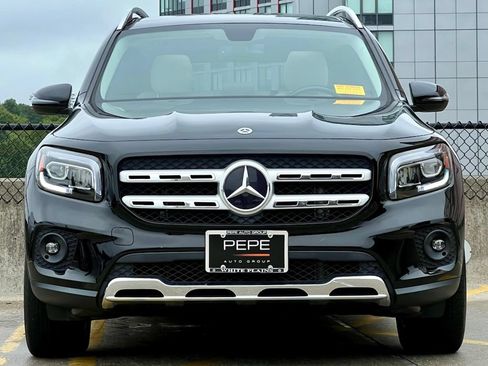 Used 2023 Mercedes-Benz GLB 250 4MATIC image 3
