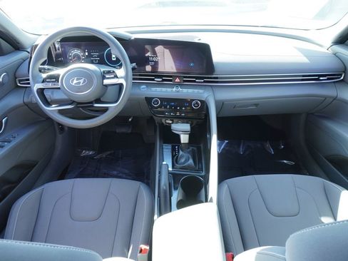 Used 2024 Hyundai Elantra SEL image 11