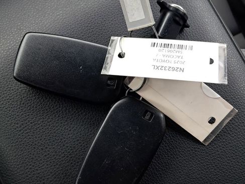 Used 2019 Toyota Highlander XLE image 32