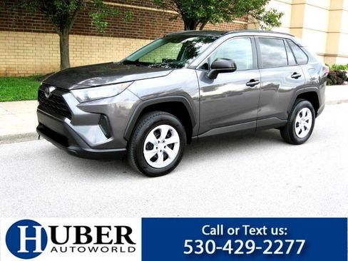 Used 2019 Toyota RAV4 LE image 1