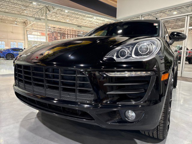 Used 2018 Porsche Macan AWD/4WD image 23