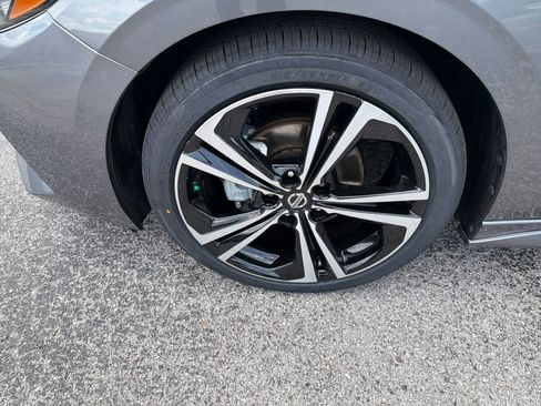 Certified 2022 Nissan Sentra SR w/ Trunk Package FWD image 9