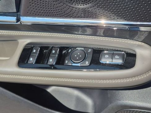 Certified 2023 Lincoln Corsair AWD w/ Towing Package image 15