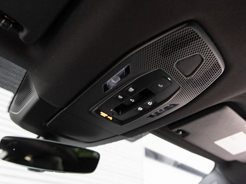 Used 2025 Porsche Macan Electric image 18